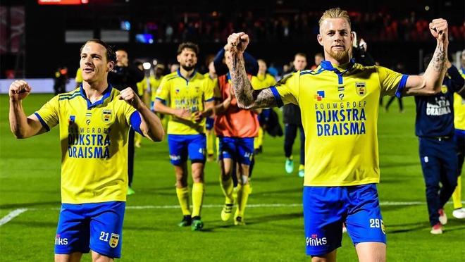 门之间的一 门之间的一